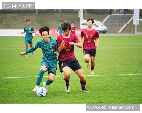 足球运动员场上吐痰行为引发争议是否影响体育道德与形象